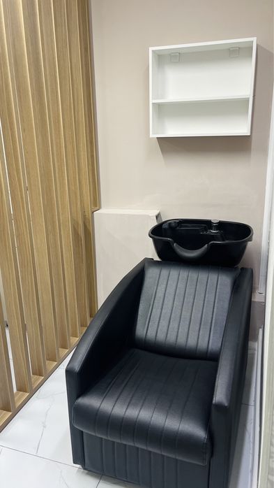 Сдаётся место в салоне (центр города)