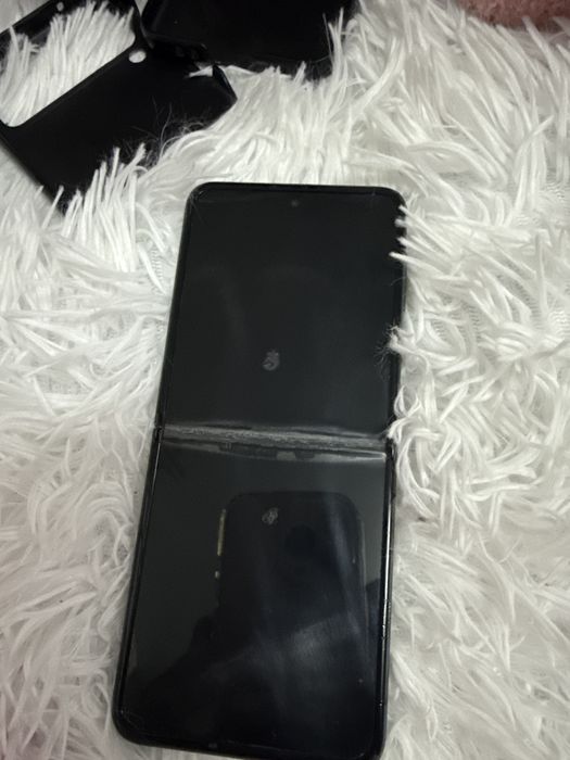 Samsung Galaxy Z Flip 3 – DEFECT / PENTRU PIESE