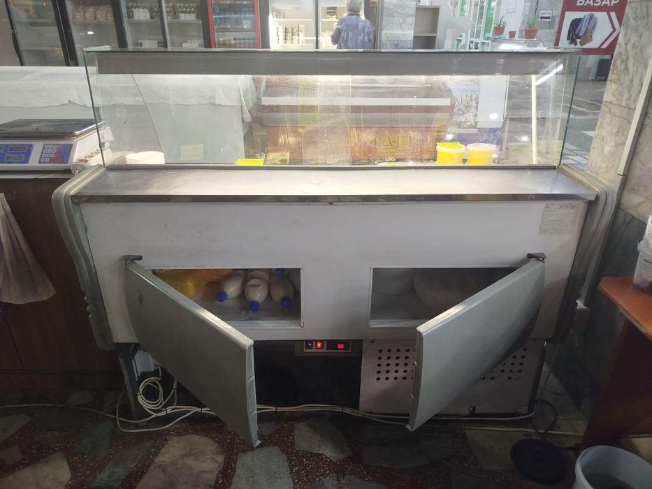 Продам холодильную ветрину