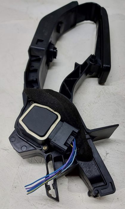 Ел педал газ,мерцедес w211 2.2сди 150кс 2004г