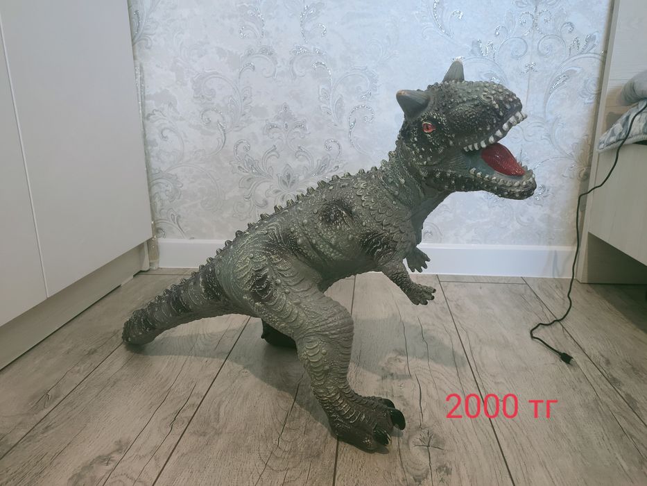 Продам динозавров