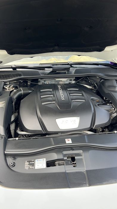 Porsche Cayenne GTS 2012 Panoramic