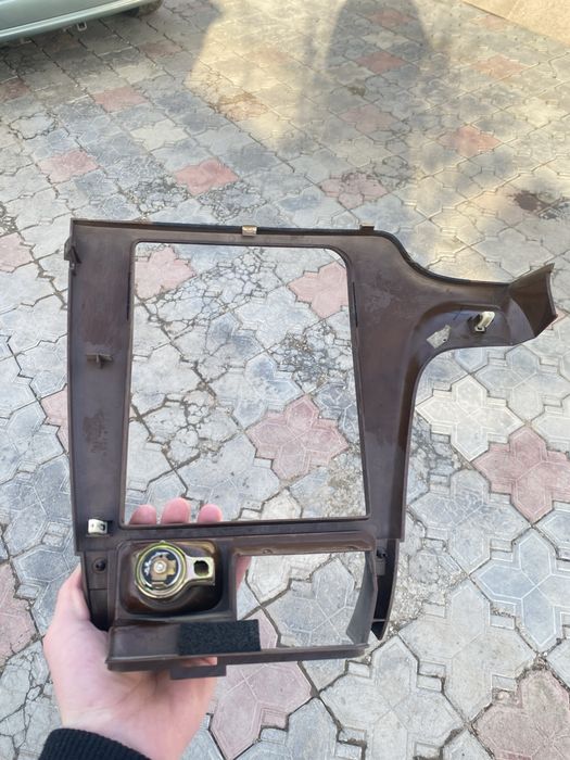 Продам пластиковую рамка панели subaru outback 2002