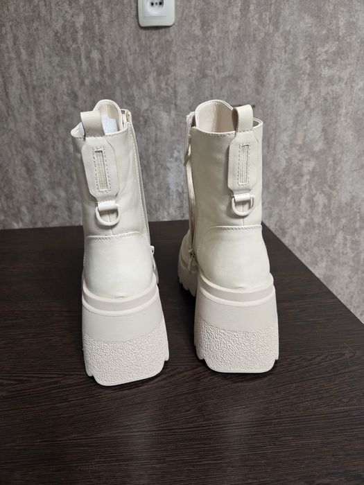 Продам зимние ботинки 39 р.