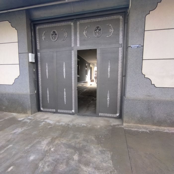 Катта ва чиройли ховли сотилади