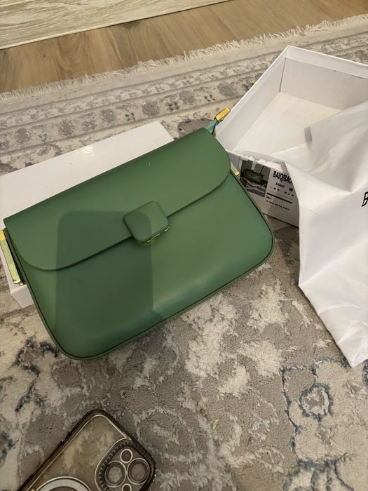 Продам новую зеленую сумку