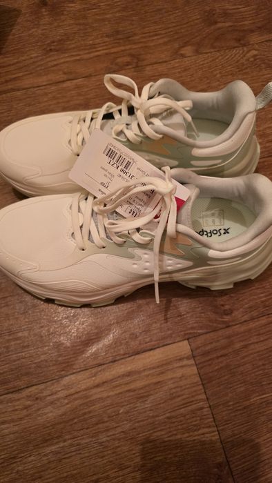 Новые брендовые кроссовки.