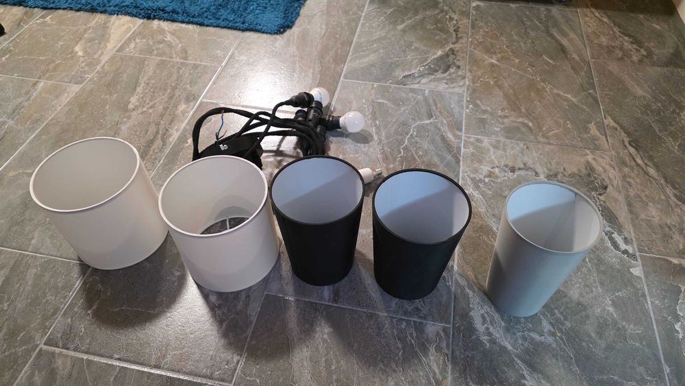 Lustra tavan cu 5 abajururi cu firee lungi, diverse pozitii poze reale