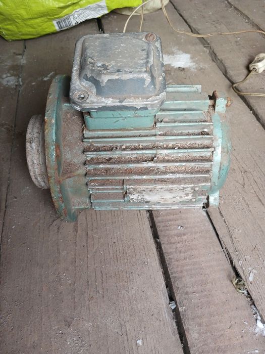 Продам пылесос  и  двигатель