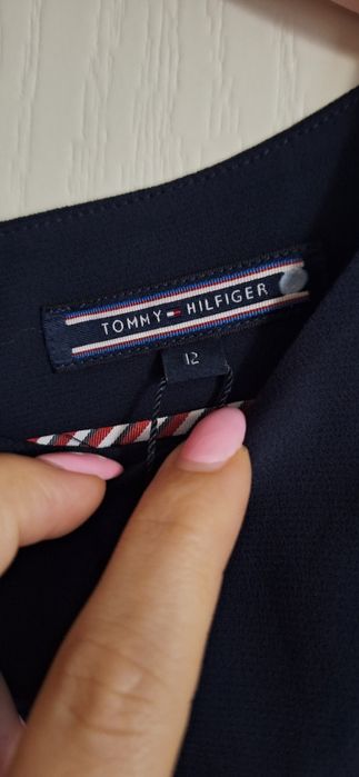 Нова рокля Tommy Hilfiger