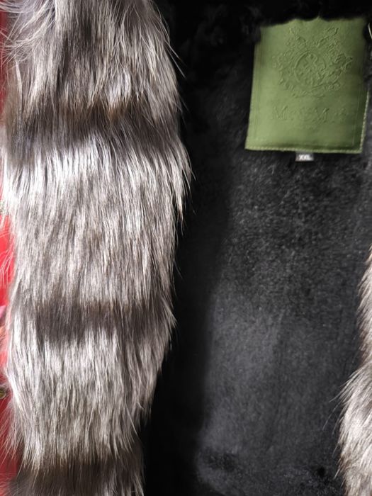 Продается женская парка.