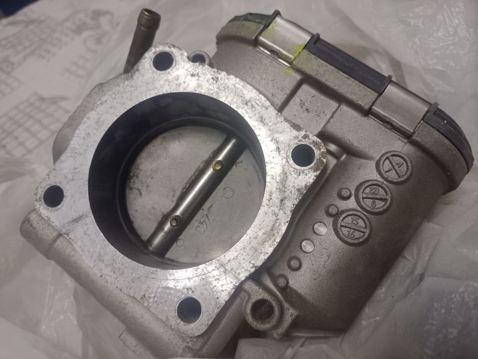 Продам дроссельную заслонку