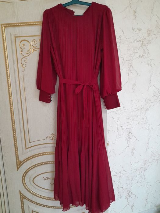 Продам женское платье  9000т