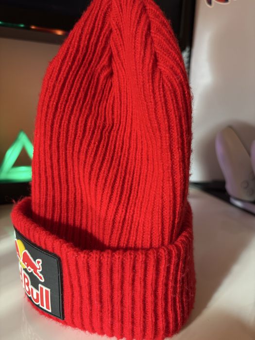 Зимна шапка на Red Bull freeride teams