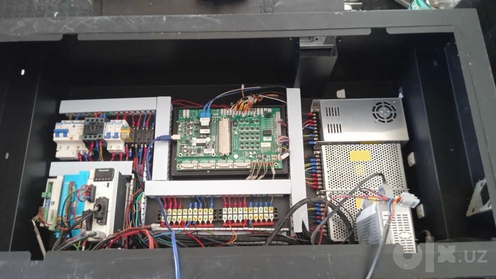 Uv printerining platasi sotiladi