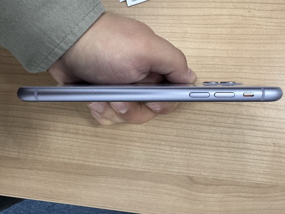 iPhone 11  - 64 GB