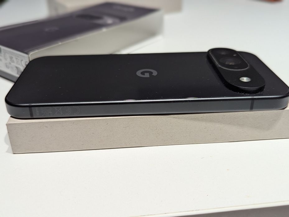 Телефон Google Pixel 9