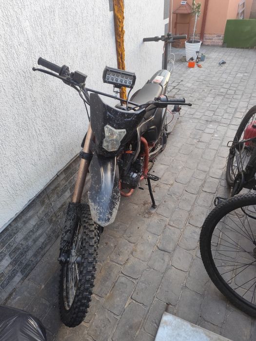 Vând cross KXD 150
