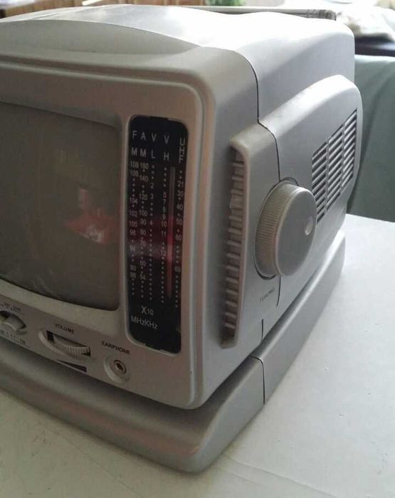 Немски мини телевизор 14/14см. с радио