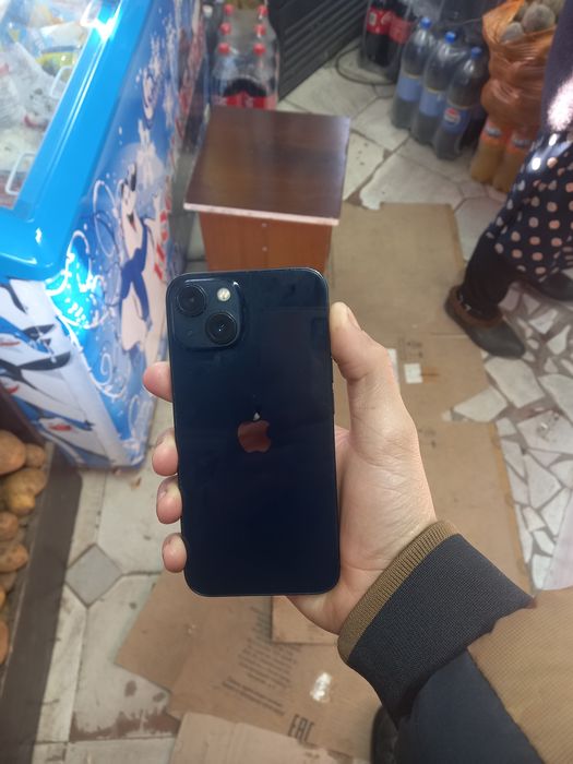 Продаю iPhone 13