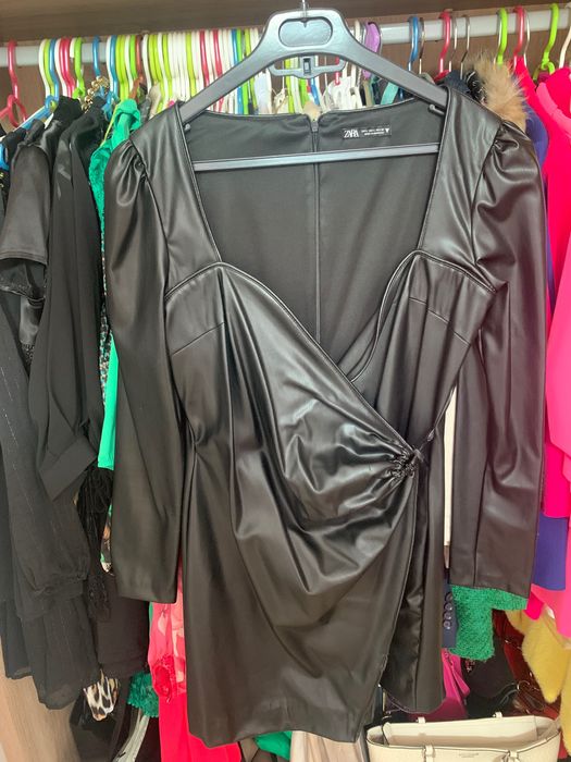 Продавам  рокля на ZARA