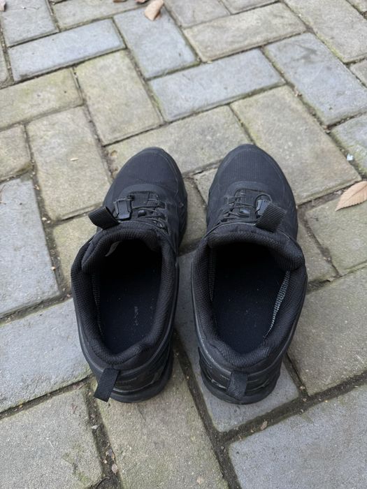 Продам кроссовки Outventure