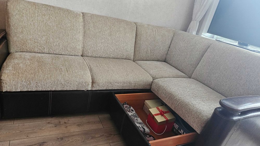 Мягкий,удобный диван.