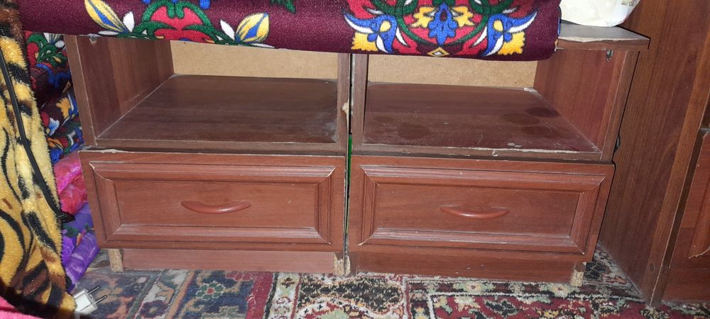 Spalniy garnitur sotiladi