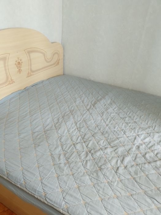 Продам кровать с матрасом