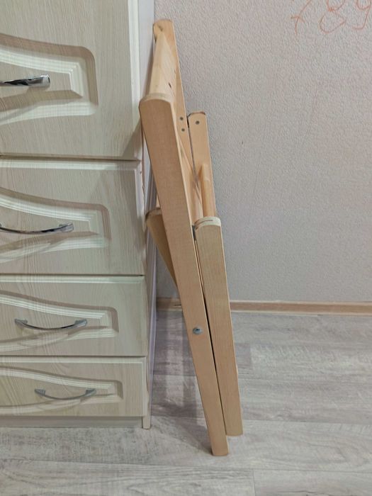 Продам складные стулья 4шт