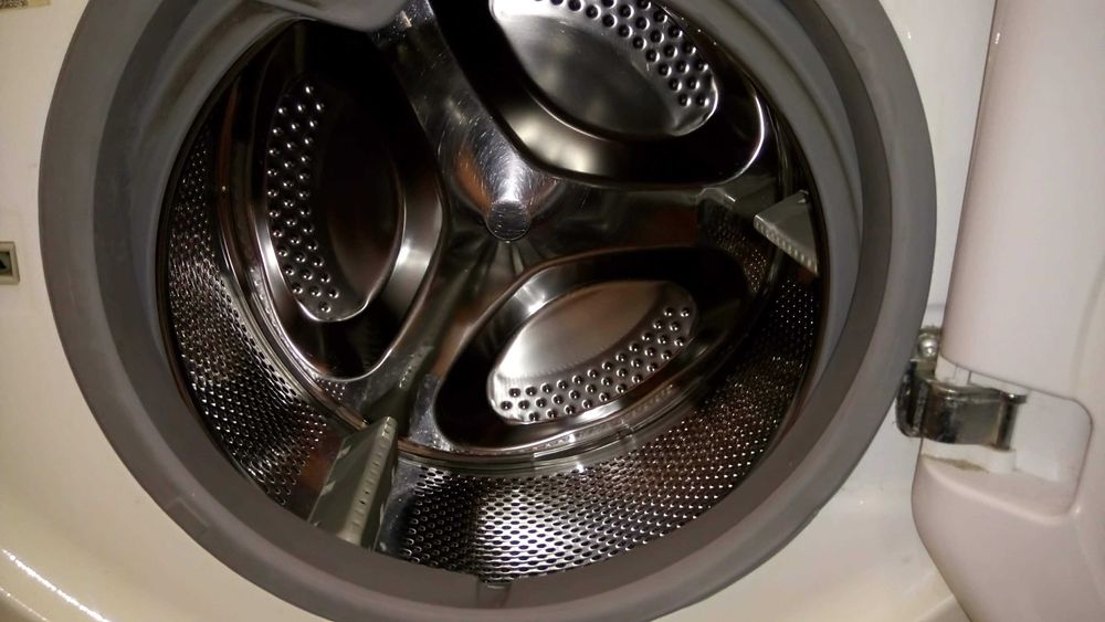 Продавам пералня Hotpoint Ariston AQXF 109 НА ЧАСТИ