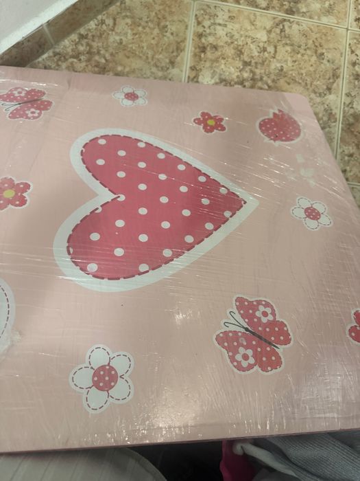 Дървена масичка със столче