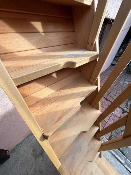 Scara interior lemn masiv
