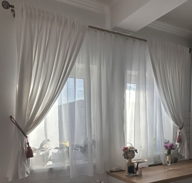 Draperii din catifea, culoare alb