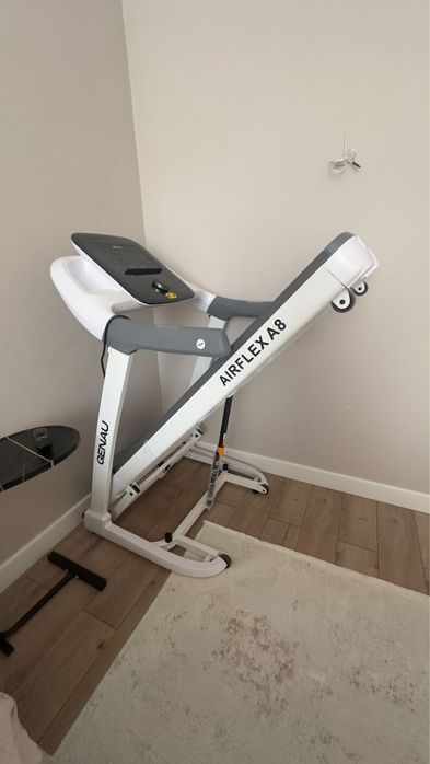 Продам беговую дорожку Genau