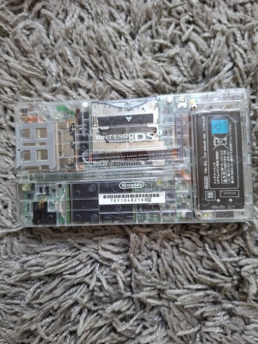Consola Nintendo DSI, cu 2 cutie utilizata sau la schimb