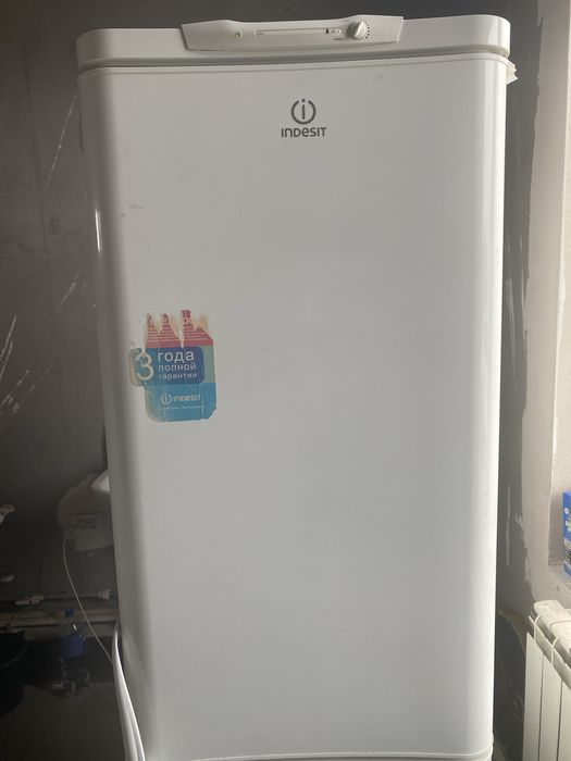 Продается холодильник Indesit