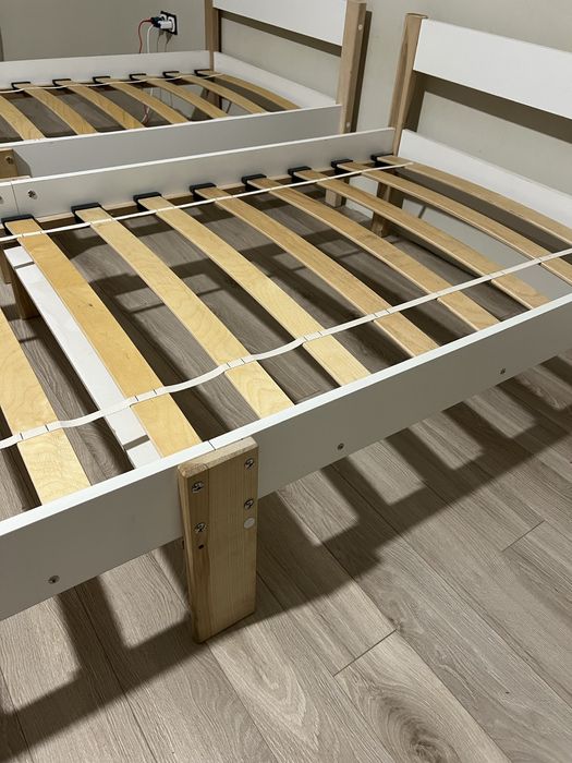 Продаются кровати 80/200 с матрасами.