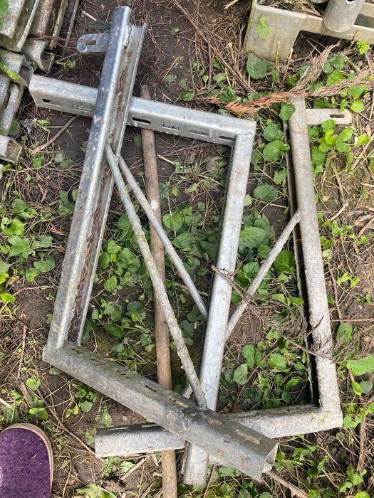 Vând schela metalica