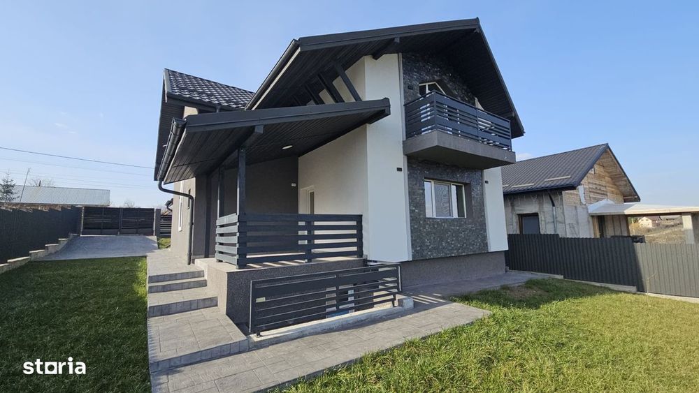 Casă modernă P+M cu vedere spectaculoasă lac Ciurbești