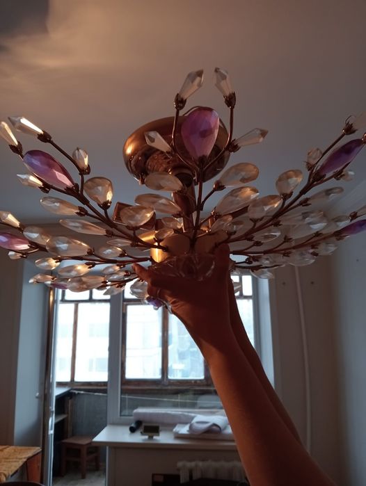 Отдам даром люстру и гардину