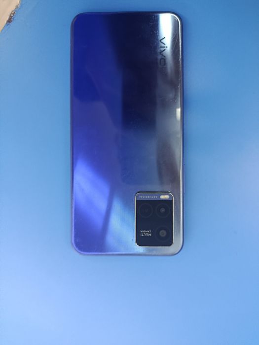 продам телефон vivo Y21