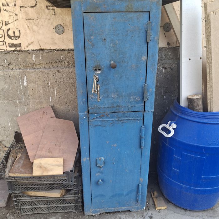 Продам железный сейф