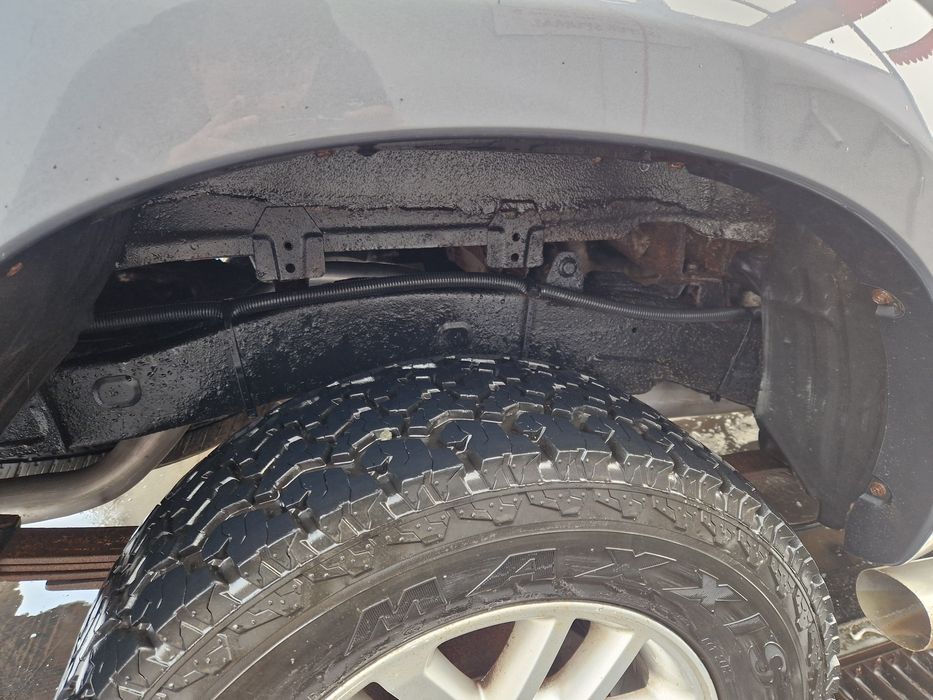 Sasiu cu cabina Toyota Hilux in stare foarte buna 2006-2015