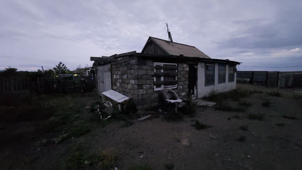 Дача на берегу солёного озера