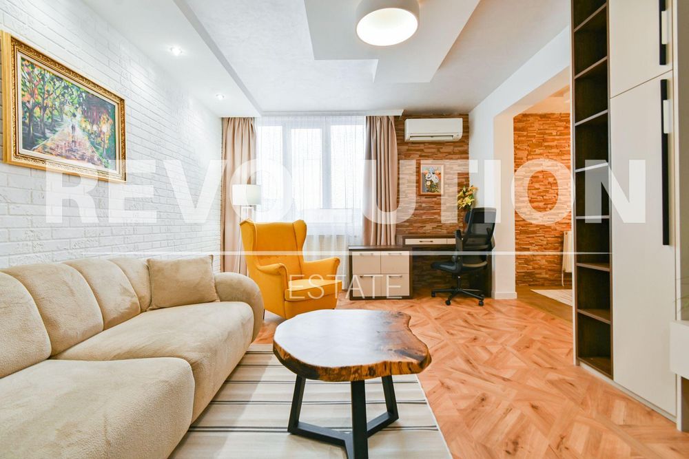 Тристаен апартамент в ж.к. Зона Б-5.