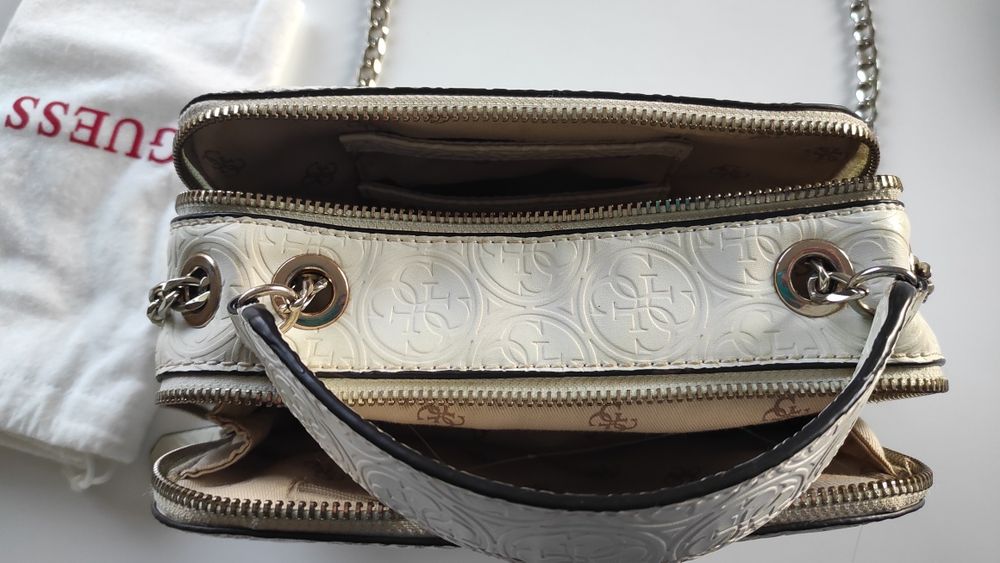 Оригинална дамска чанта Guess