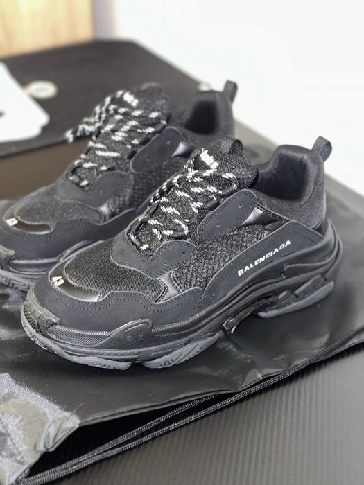 Balnenciaga Triple S