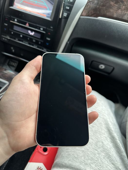 iPhone 13 телефон