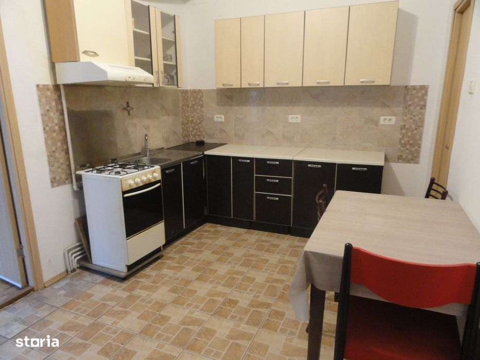 Apartament 2 camere, etaj 2, Bdul Revolutiei, 103 mp, renovat, mobilat